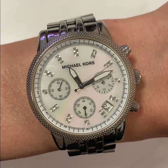Michael Kors Silver Watch - Picture 1 of 6